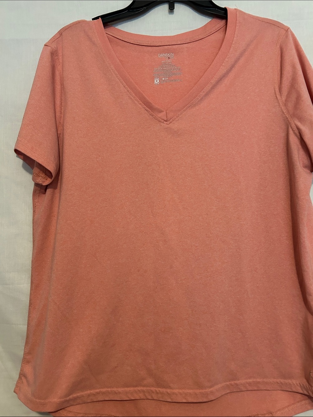 Fan skin Now semi-fitted Dusty Salmon V-Neck Tee
